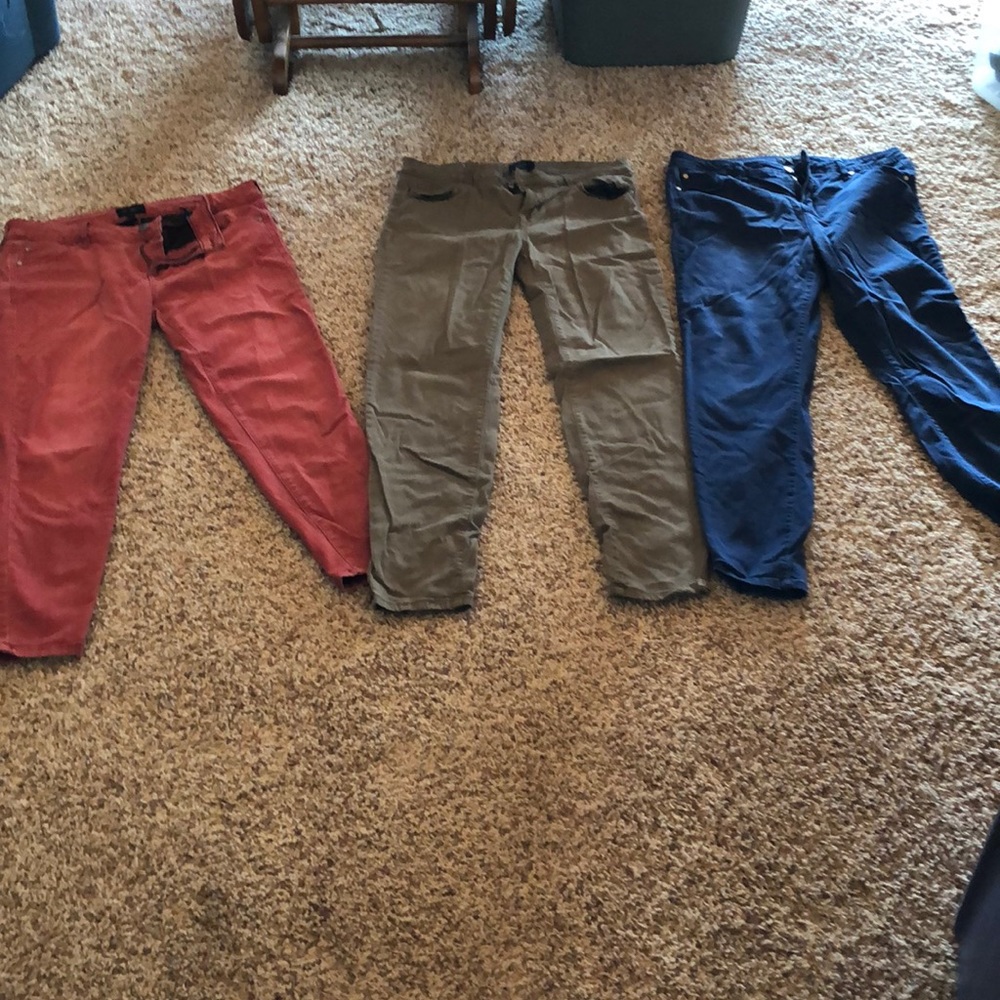 3 pairs of Celebrity Pink skinny pants. 13/31